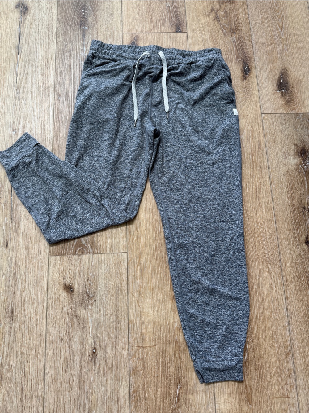 Vuori Women's Charcoal Heather Jogger Pants